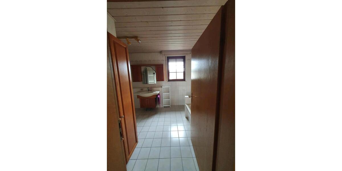 Dachgeschoßwohnung Schaafheim - 4 Zimmer, 89 m&sup2;, 975&euro; | Angebot:26425609