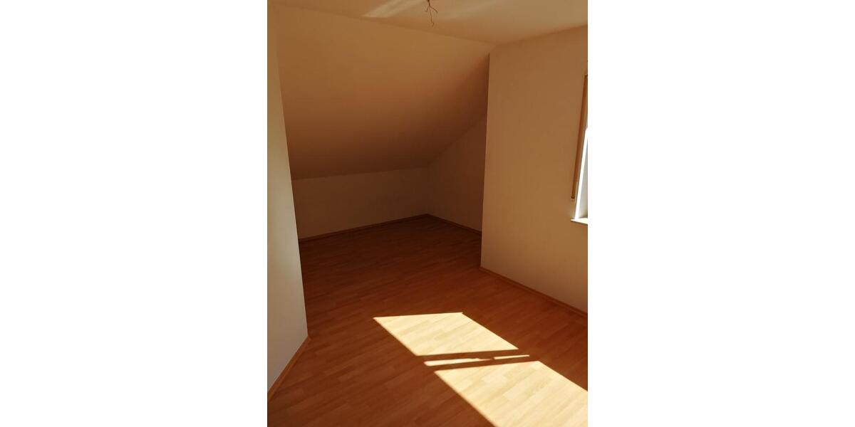 Etagenwohnung Großostheim - 4 Zimmer, 120 m&sup2;, 1.200&euro; | Angebot:24351821