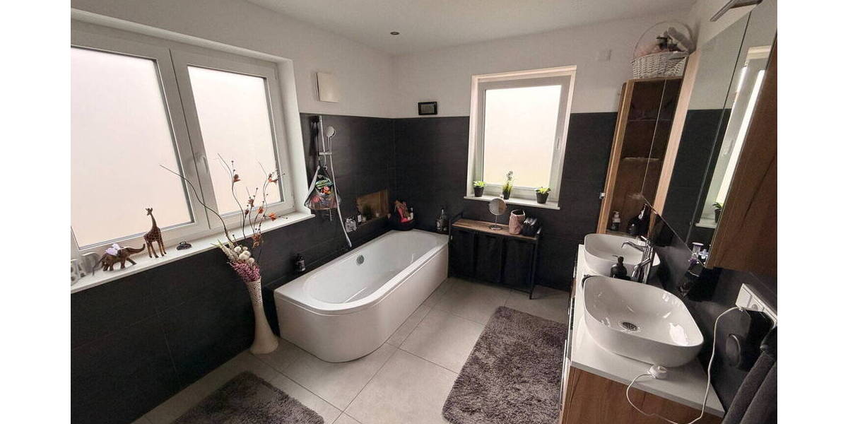 Doppelhaushälfte Bruchköbel - 7 Zimmer, 190 m&sup2;, 2.950&euro; | Angebot:26188724