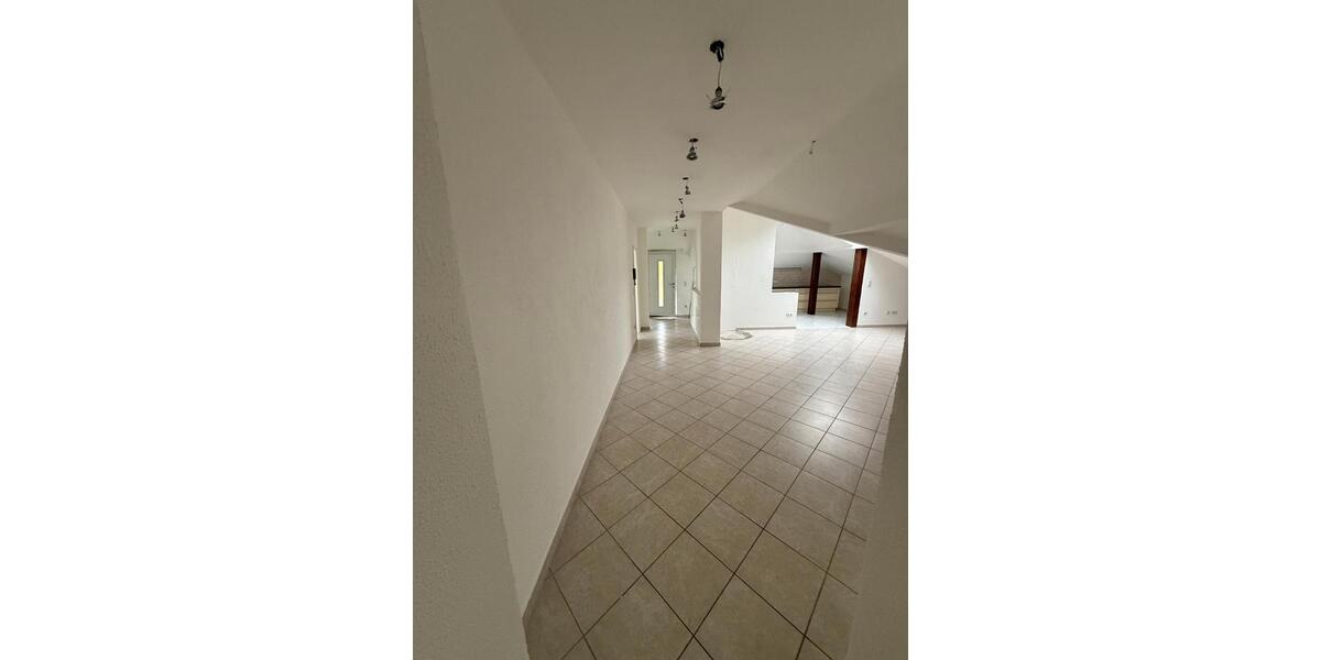 Dachgeschoßwohnung Babenhausen - 4 Zimmer, 100 m&sup2;, 1.500&euro; | Angebot:27620653