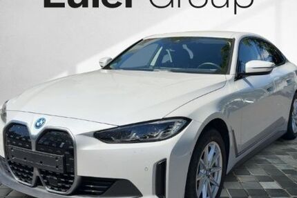 BMW i4 43.391 km 32.899 &euro; Frankfurt 60314