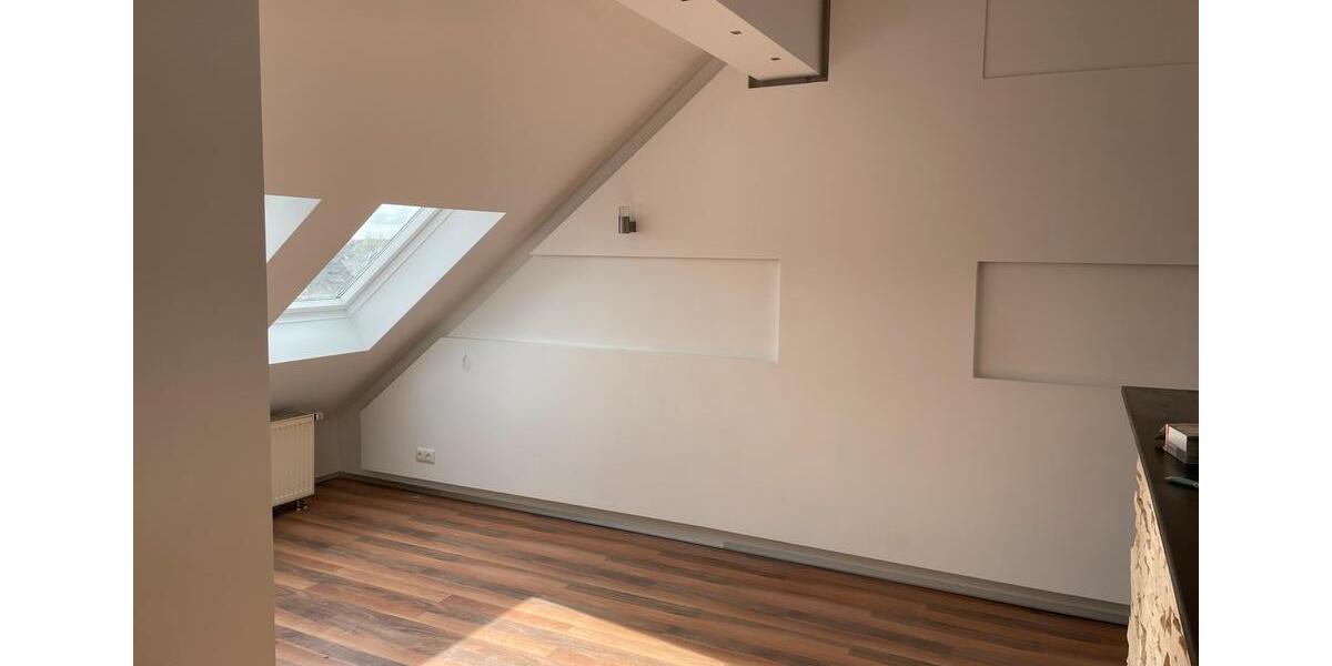 Dachgeschoßwohnung Gelnhausen - 2 Zimmer, 83 m&sup2;, 925&euro; | Angebot:25415642