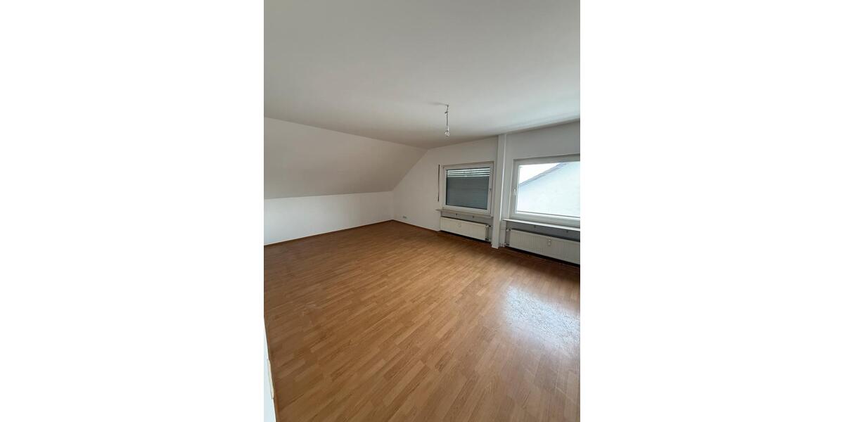 Dachgeschoßwohnung Schöneck - 2.5 Zimmer, 75 m&sup2;, 830&euro; | Angebot:25086632