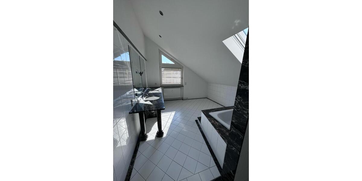 Maisonettenwohnung Dietzenbach - 6 Zimmer, 182 m&sup2;, 2.950&euro; | Angebot:19980319