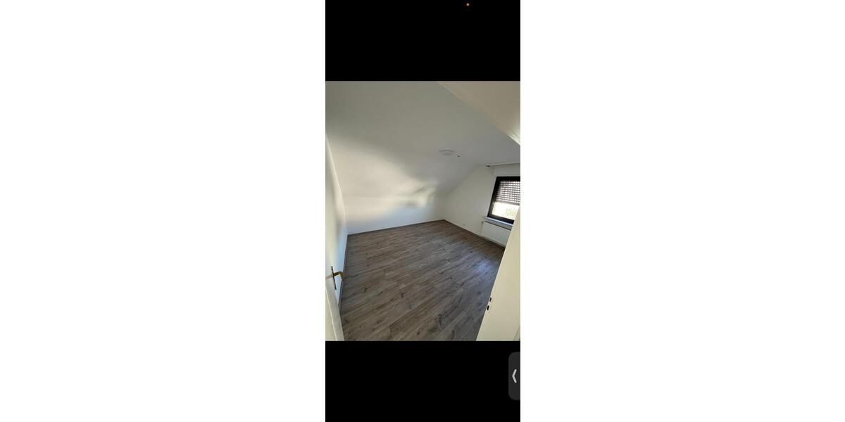 Dachgeschoßwohnung Obertshausen - 4 Zimmer, 90 m&sup2;, 1.400&euro; | Angebot:26367343