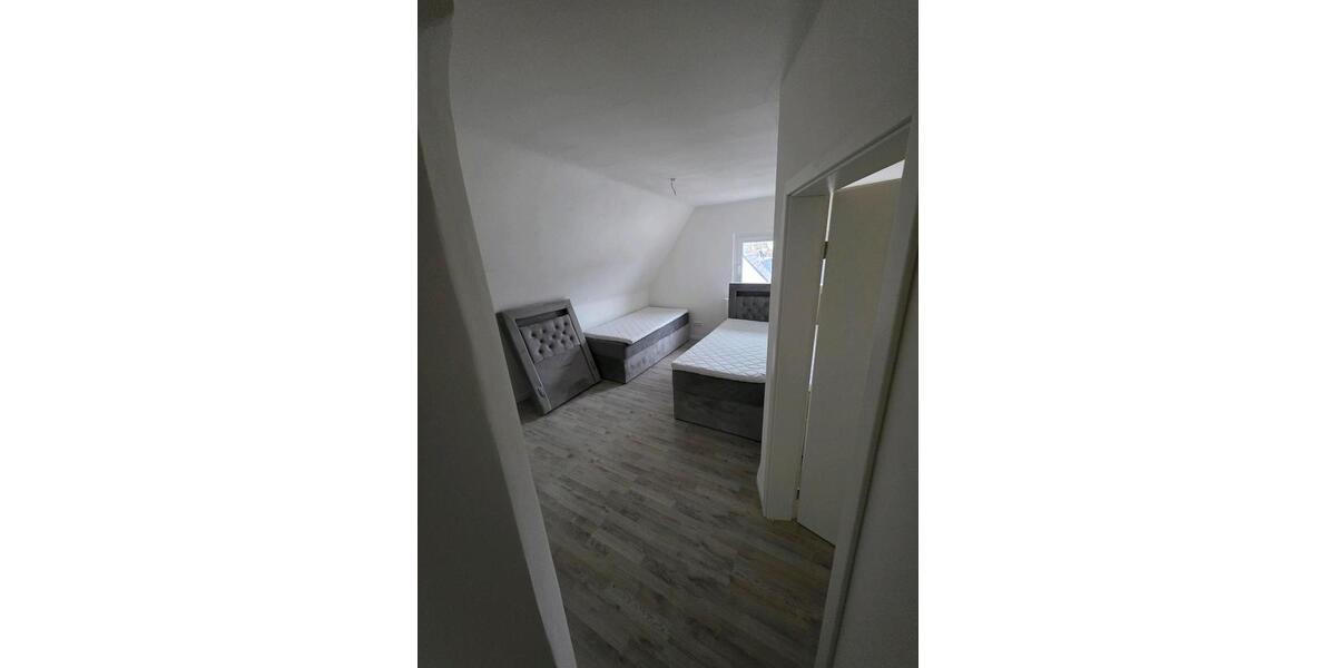Dachgeschoßwohnung Friedberg (Hessen) - 4 Zimmer, 90 m&sup2;, 1.100&euro; | Angebot:25950843