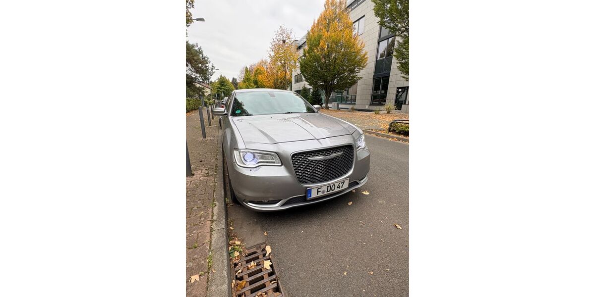 Chrysler 300C 97.400 km 16.990 &euro; Frankfurt 60487