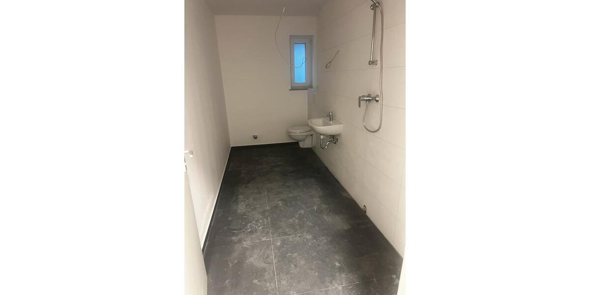 Etagenwohnung Friedberg (Hessen) - 11 Zimmer, 200 m&sup2;, 600&euro; | Angebot:27621287