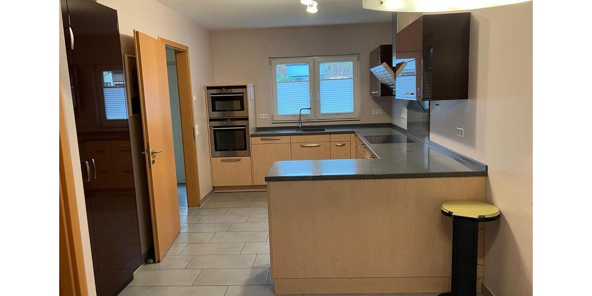 Einfamilienhaus Dreieich - 7 Zimmer, 330 m&sup2;, 3.900&euro; | Angebot:25099078