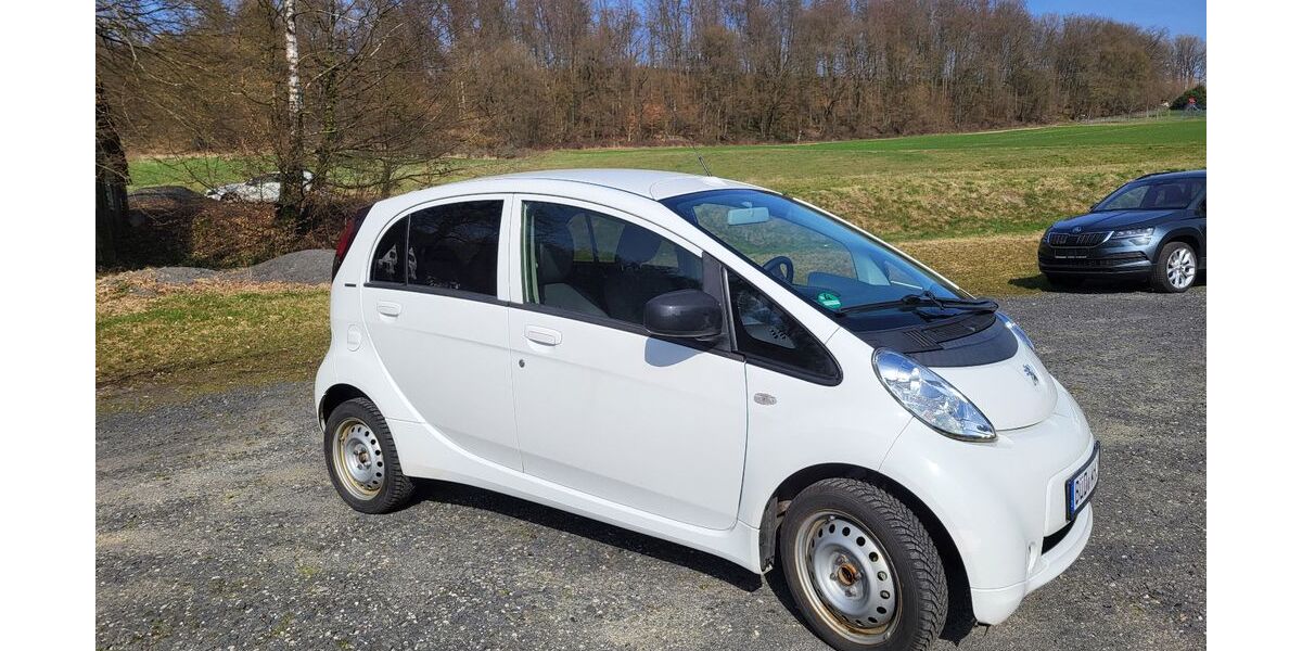 Peugeot iOn 11.135 km 8.400 &euro; Büdingen 63654