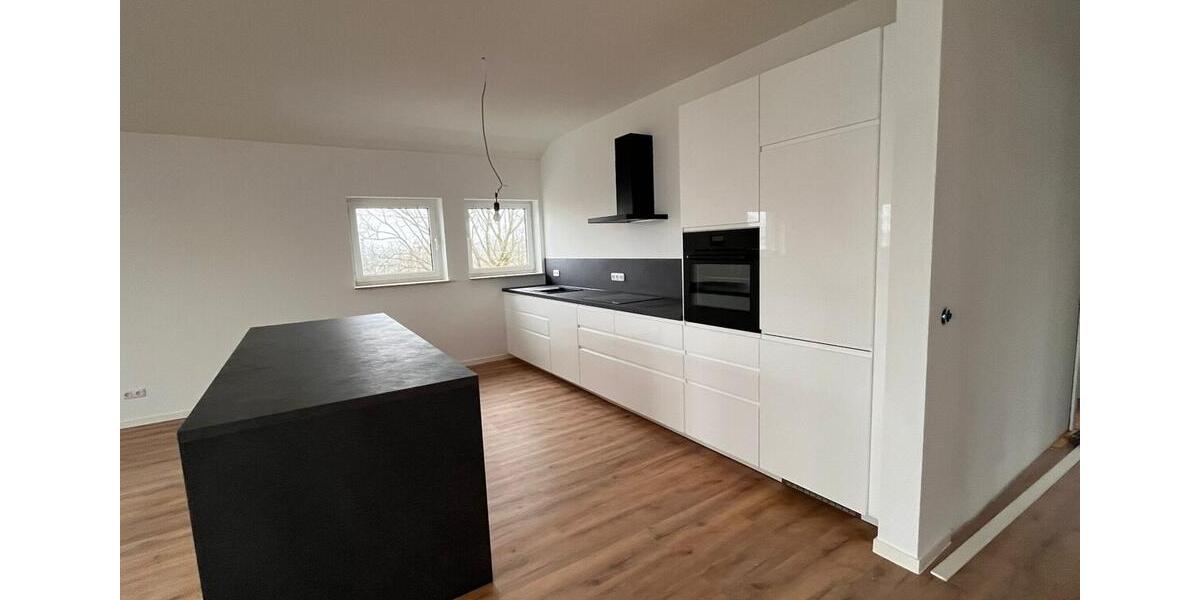 Dachgeschoßwohnung Friedrichsdorf - 4 Zimmer, 140 m&sup2;, 1.900&euro; | Angebot:25268930