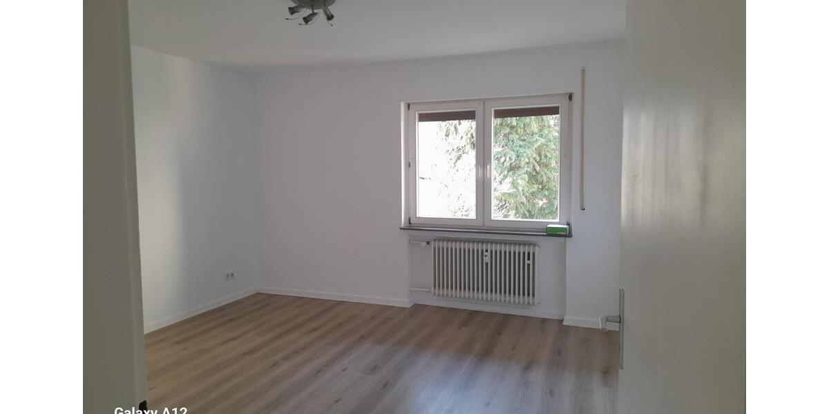 Etagenwohnung Friedberg (Hessen) - 4 Zimmer, 90 m&sup2;, 990&euro; | Angebot:25268387