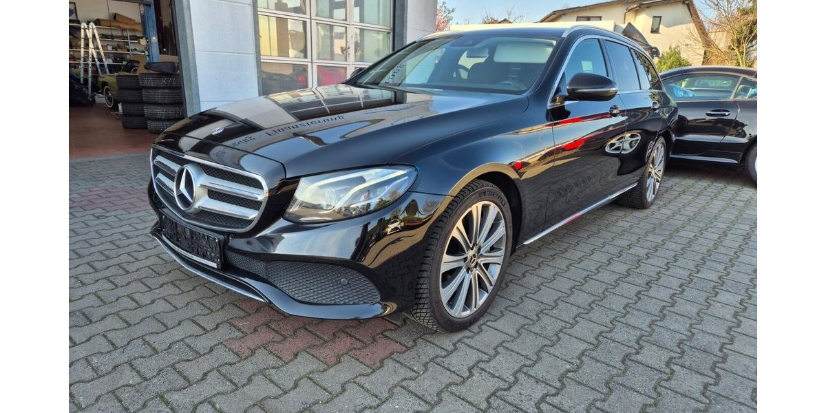 Mercedes-Benz E 400 d T 4M Standheizung, Rückfahrkamera, AHK, Co 200.000 km 19.890 &euro; Rodgau 63110