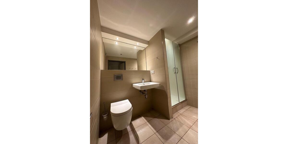 Etagenwohnung Hasselroth - 7 Zimmer, 200 m&sup2;, 2.500&euro; | Angebot:26557395