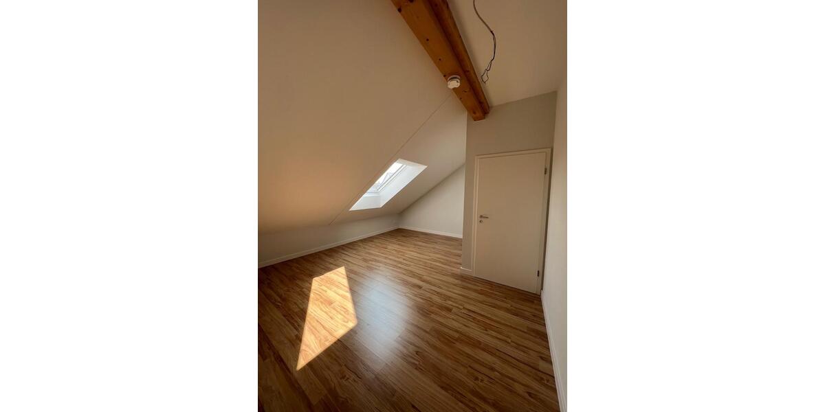 Etagenwohnung Stockstadt am Main - 5 Zimmer, 135 m&sup2;, 1.550&euro; | Angebot:25852630