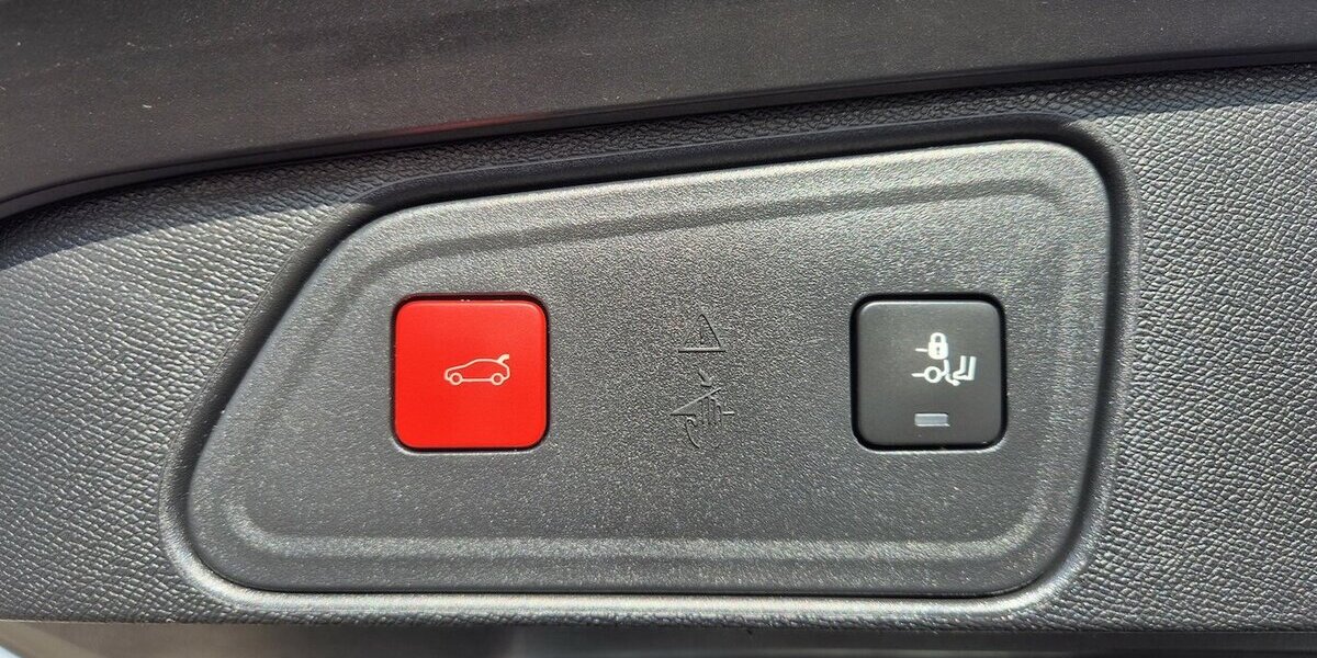 Peugeot 3008 1,2l Allure Navi, Rückfahrkamera, Parktronic 62.852 km 14.990 &euro; Rodgau 63110