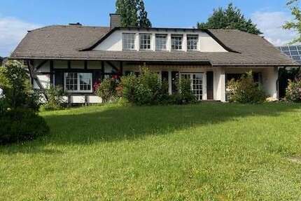 Haus Dreieich - 8 Zimmer, 230 m&sup2;, 4.000&euro; | Angebot:26739069