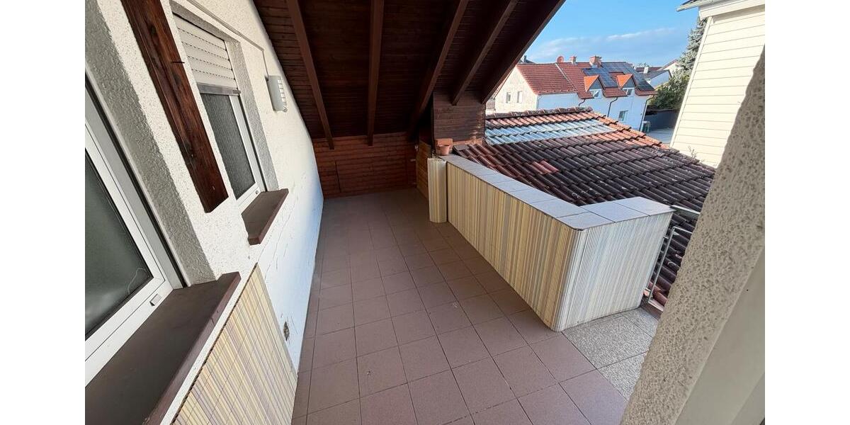 Etagenwohnung Kelsterbach - 4 Zimmer, 90 m&sup2;, 1.700&euro; | Angebot:25960484