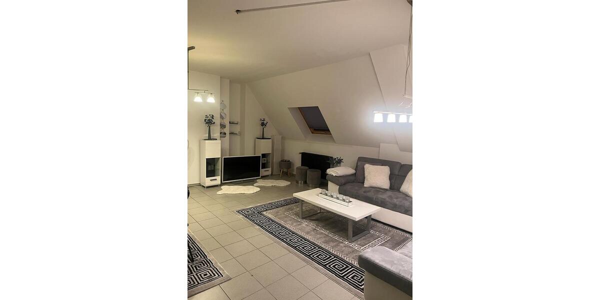 Dachgeschoßwohnung Florstadt - 2 Zimmer, 80 m&sup2;, 900&euro; | Angebot:25756788
