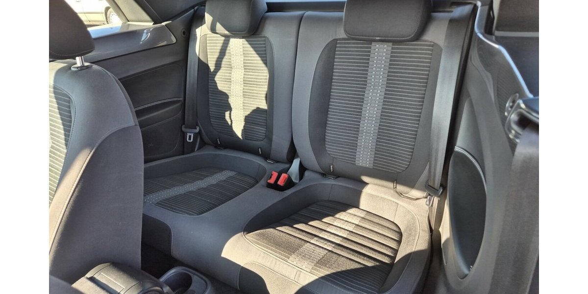 VW Beetle Sport Fender Soundsystem, Bi-Xenon, Navigat 68.122 km 16.890 &euro; Rodgau 63110