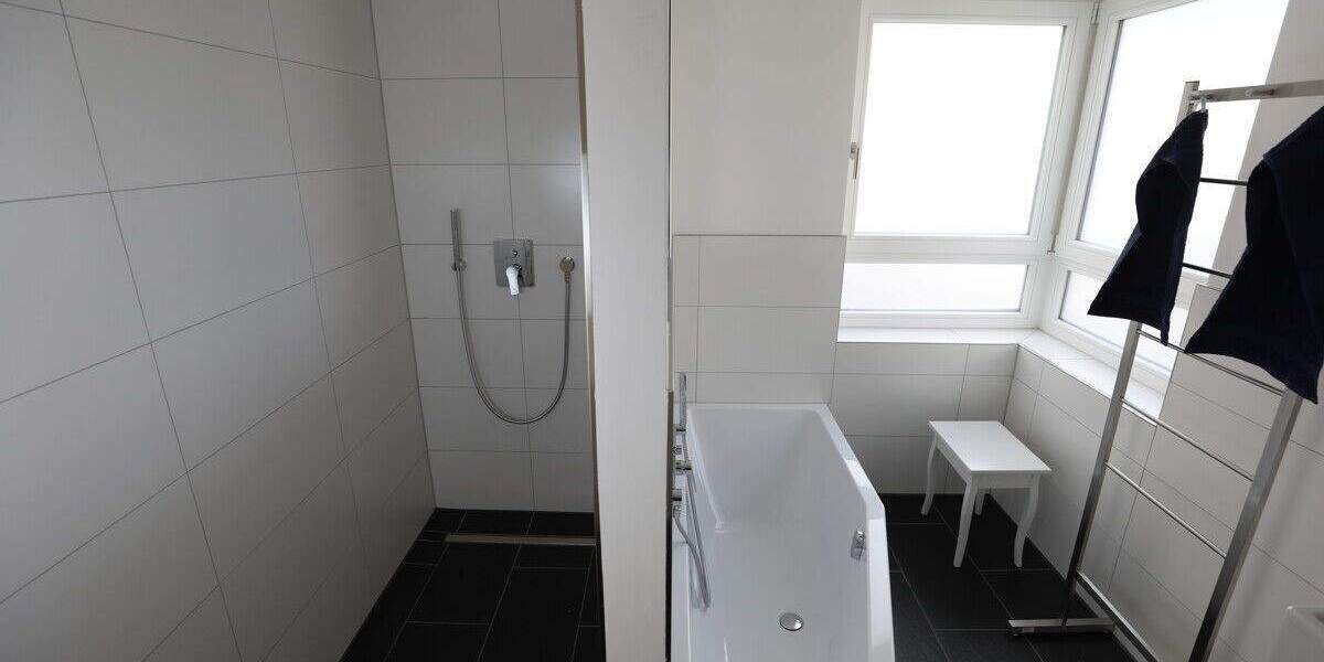 Einfamilienhaus Niederdorfelden - 7 Zimmer, 210 m&sup2;, 3.100&euro; | Angebot:25665446