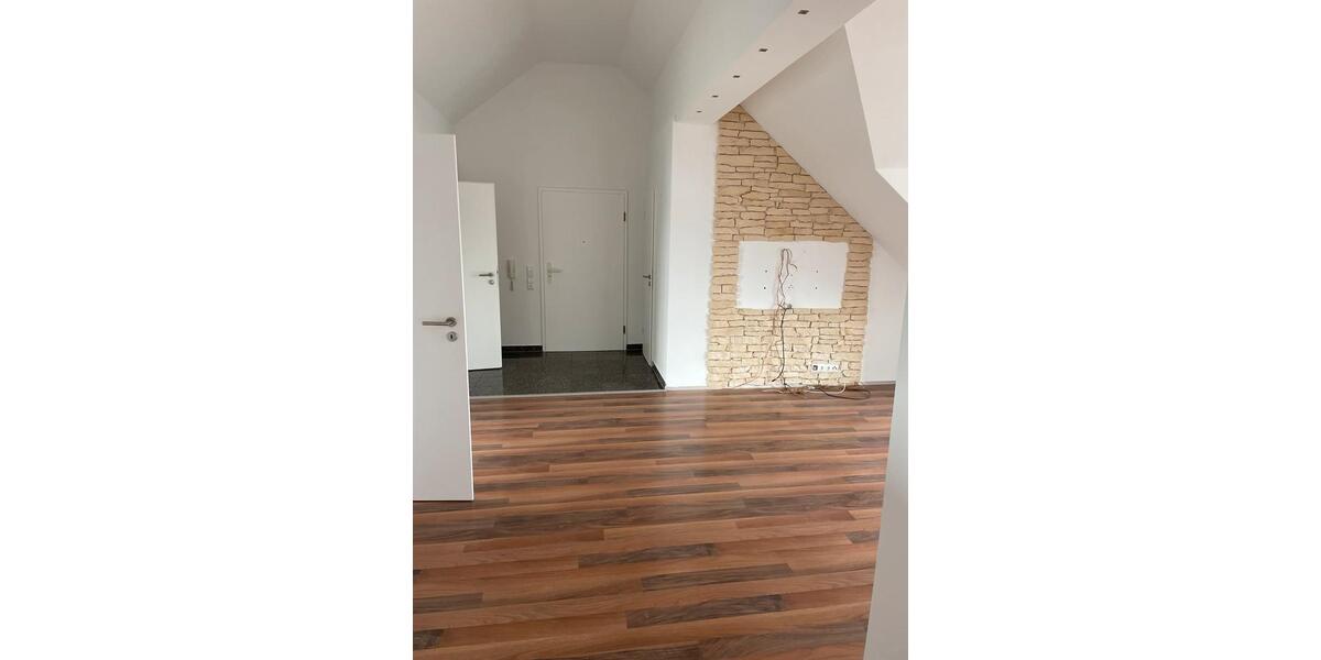 Dachgeschoßwohnung Gelnhausen - 2 Zimmer, 83 m&sup2;, 925&euro; | Angebot:25415642