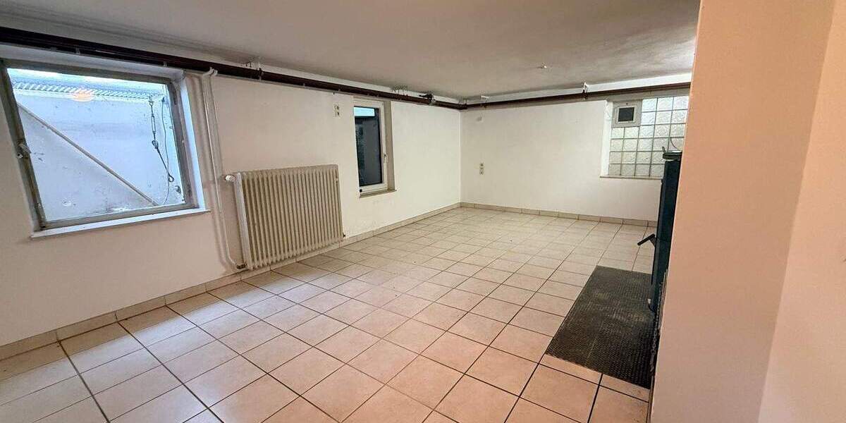 Mehrfamilienhaus, Wohnhaus Niederdorfelden - 8 Zimmer, 850.000&euro; | Angebot:25701227