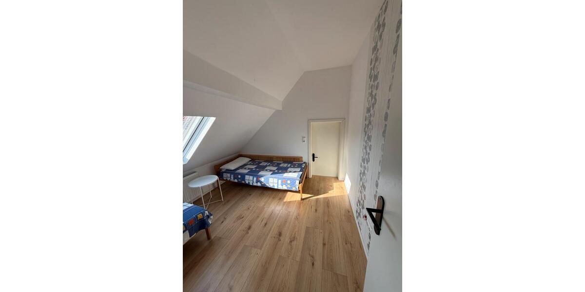 Dachgeschoßwohnung Oberursel (Taunus) - 4 Zimmer, 100 m&sup2;, 1.200&euro; | Angebot:25295601