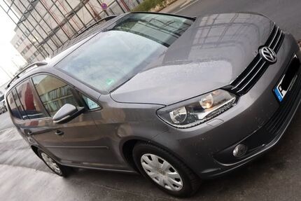 VW Touran 211.741 km 4.700 &euro; Frankfurt am Main 60388
