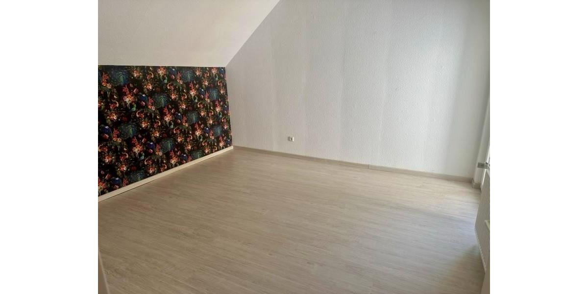 Dachgeschoßwohnung Freigericht - 3.5 Zimmer, 111 m&sup2;, 1.100&euro; | Angebot:25853896