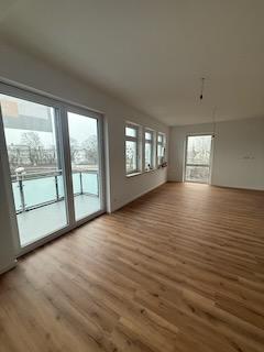 Dachgeschoßwohnung Friedrichsdorf - 4 Zimmer, 140 m&sup2;, 1.900&euro; | Angebot:25268930