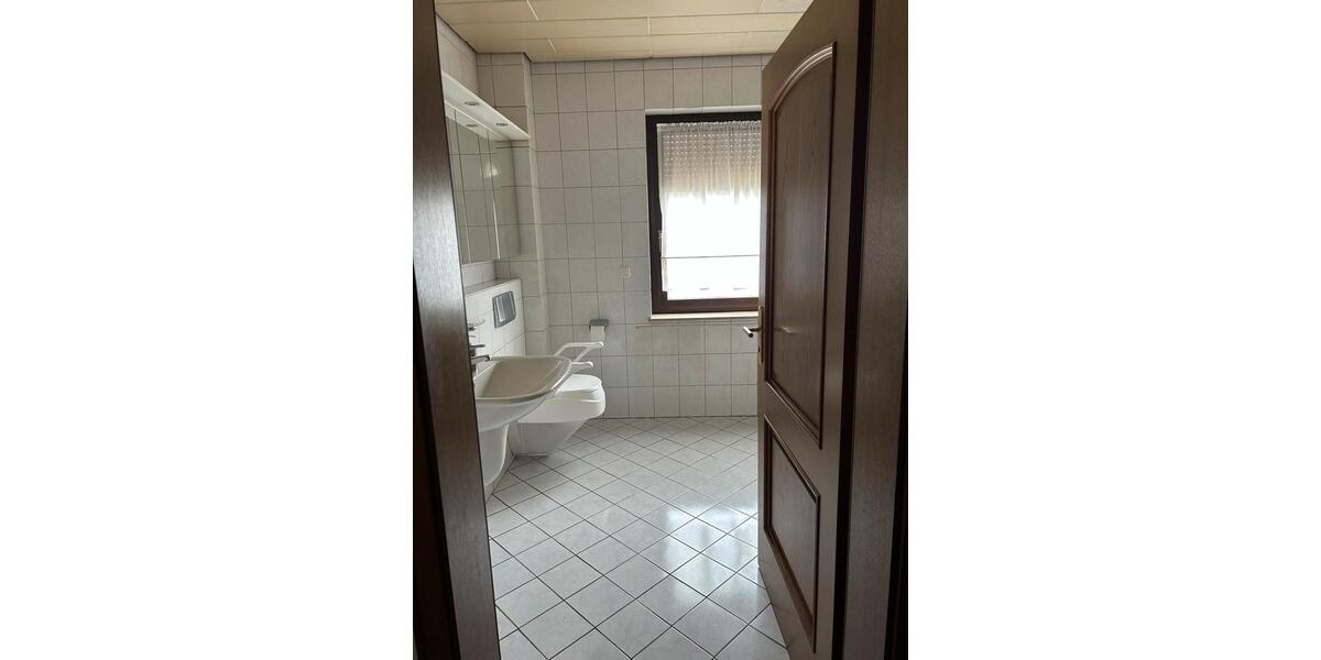 Etagenwohnung Frankfurt am Main Ost - 3 Zimmer, 86 m&sup2;, 1.300&euro; | Angebot:25965240