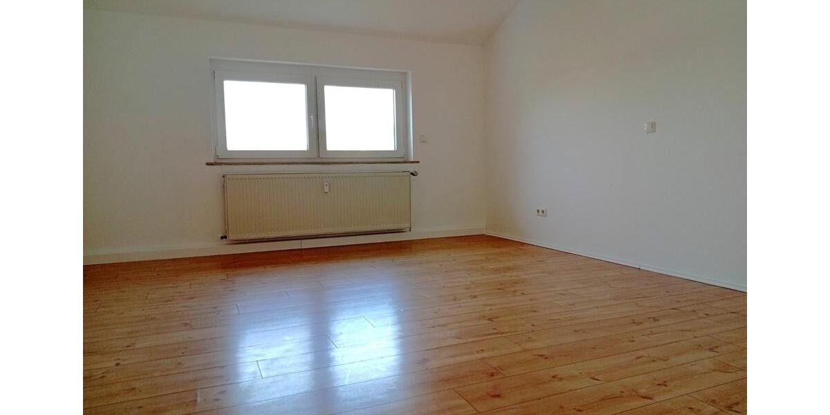 Dachgeschoßwohnung Gelnhausen - 3.5 Zimmer, 105 m&sup2;, 1.090&euro; | Angebot:25542849