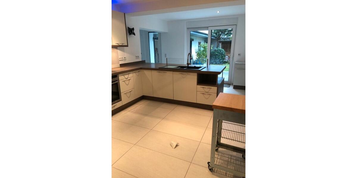 Einfamilienhaus Dreieich - 9 Zimmer, 300 m&sup2;, 4.390&euro; | Angebot:26336525