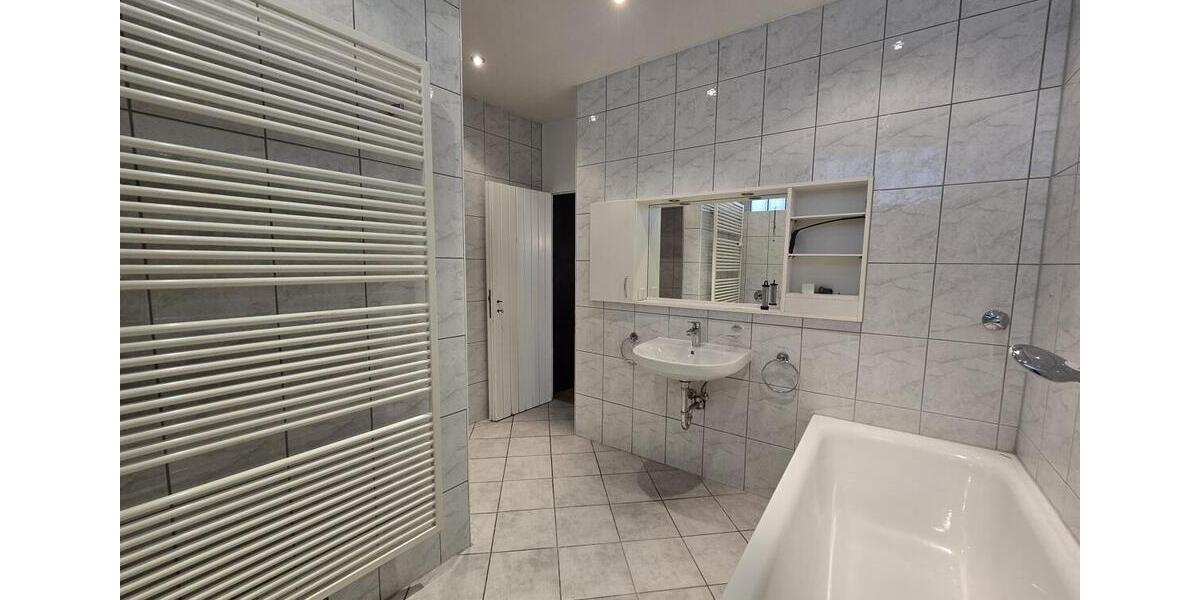 Einfamilienhaus Offenbach am Main - 5 Zimmer, 200 m&sup2;, 2.300&euro; | Angebot:25807440