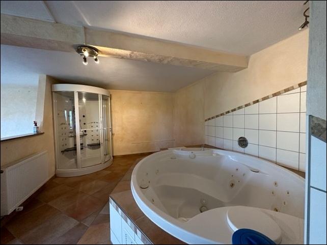 Einfamilienhaus Mömbris - 8 Zimmer, 350 m&sup2;, 2.900&euro; | Angebot:26367496