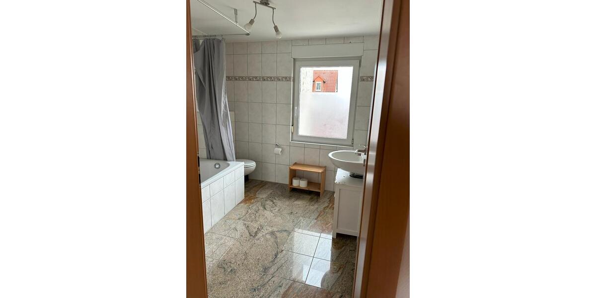 Etagenwohnung Frankfurt am Main Nord-Ost - 4 Zimmer, 80 m&sup2;, 1.250&euro; | Angebot:25956845