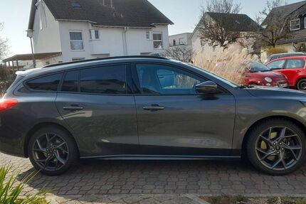 Ford Focus 61.000 km 20.600 &euro; Hanau 63456