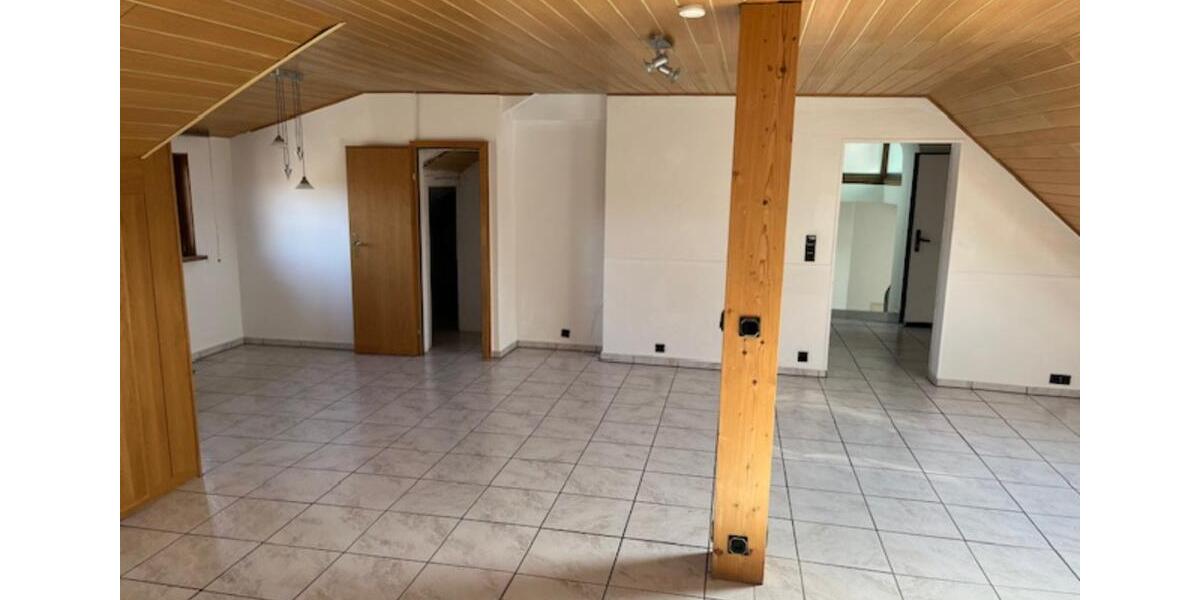 Dachgeschoßwohnung Ranstadt - 3 Zimmer, 101 m&sup2;, 850&euro; | Angebot:25304696