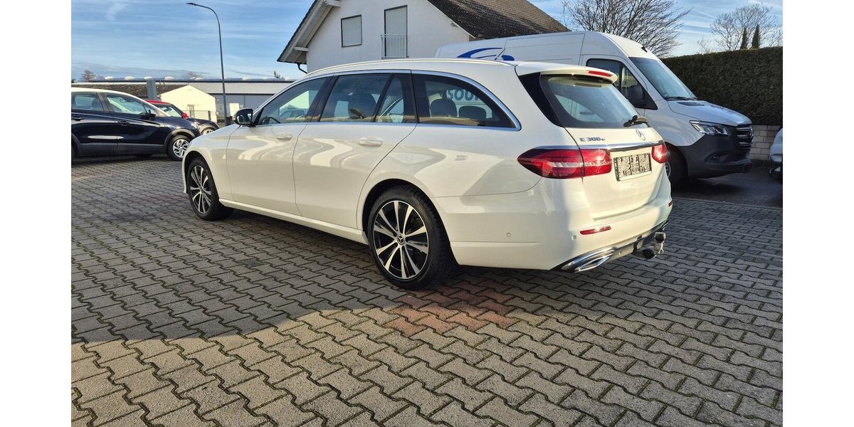 Mercedes-Benz E 300 e T Avantgarde AHK, LED, Rückfahrkamera, App 55.700 km 28.590 &euro; Rodgau 63110