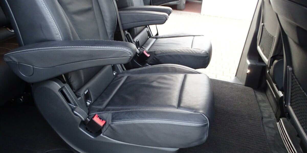 Mercedes-Benz V 300 d 4M lang AVANTGARDE EDITION AMG Line, Stand 61.360 km 56.990 &euro; Rodgau 63110