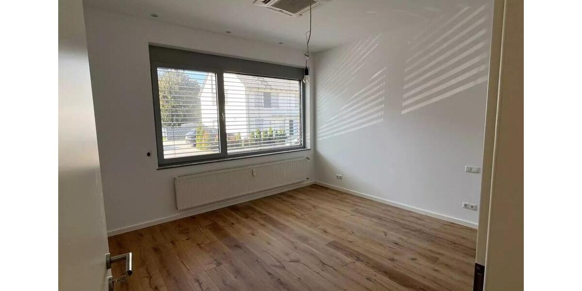 Hochparterre Bad Homburg vor der Höhe Gonzenheim - 5 Zimmer, 175 m&sup2;, 2.160&euro; | Angebot:25380898