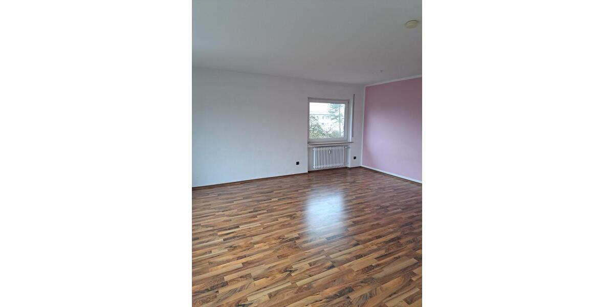 Etagenwohnung Friedrichsdorf - 3 Zimmer, 105 m&sup2;, 1.300&euro; | Angebot:25170172