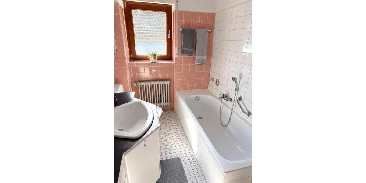 Etagenwohnung Rödermark - 3 Zimmer, 100 m&sup2;, 1.150&euro; | Angebot:27583823