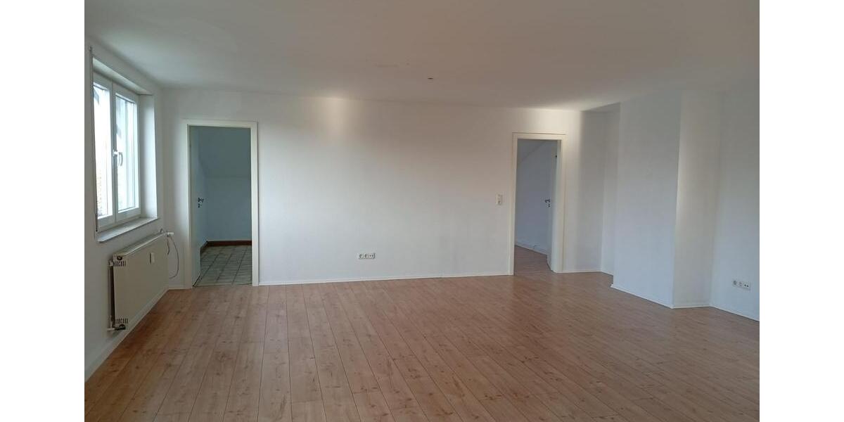 Dachgeschoßwohnung Gelnhausen - 3.5 Zimmer, 105 m&sup2;, 1.090&euro; | Angebot:25542849