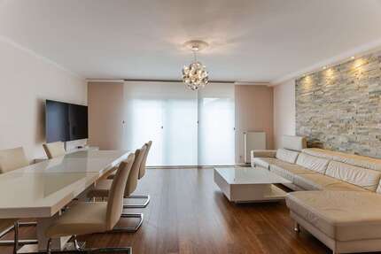 Haus Frankfurt Nord-Ost - 6 Zimmer, 161 m&sup2;, 2.950&euro; | Angebot:27496949