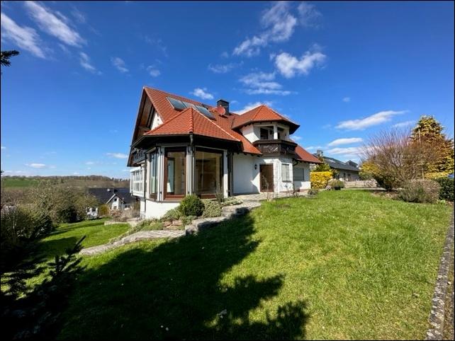 Einfamilienhaus Mömbris - 8 Zimmer, 350 m&sup2;, 2.900&euro; | Angebot:26367496