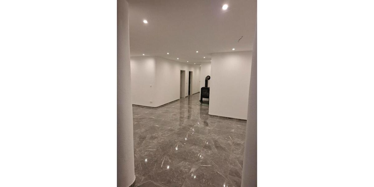 Erdgeschoßwohnung Büdingen - 4 Zimmer, 160 m&sup2;, 1.350&euro; | Angebot:25323832