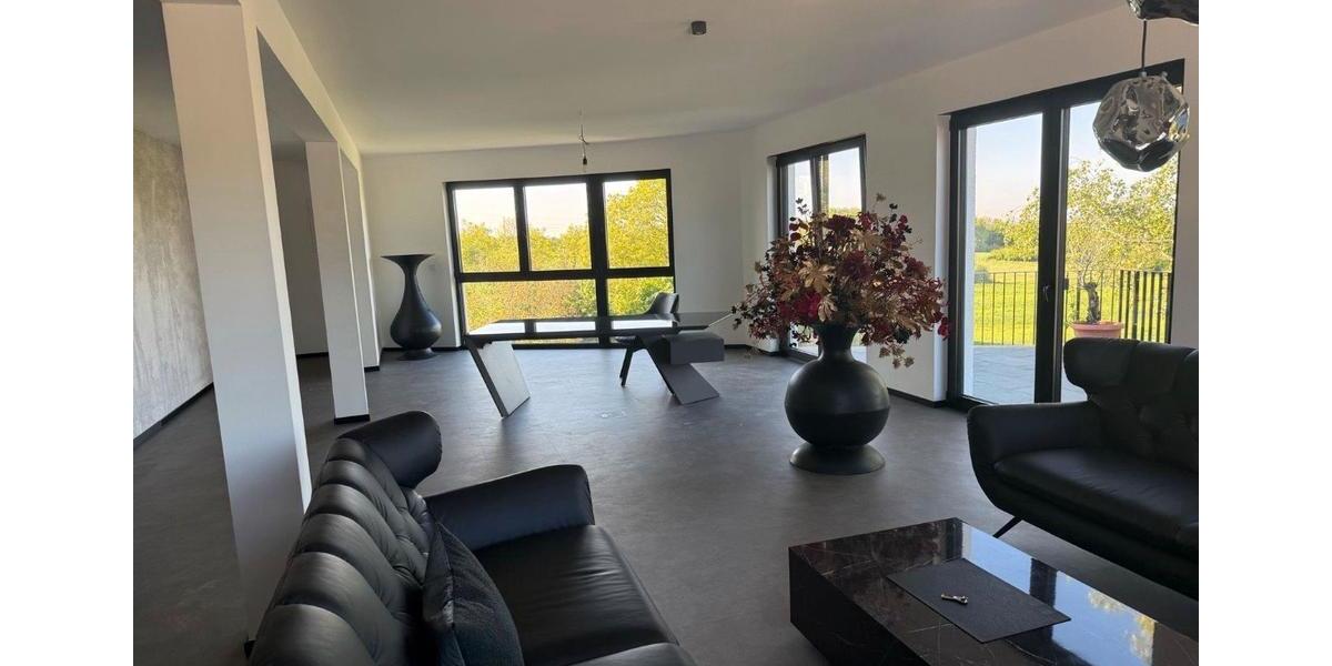 Etagenwohnung Kronberg im Taunus - 4 Zimmer, 165 m&sup2;, 2.000&euro; | Angebot:25636448