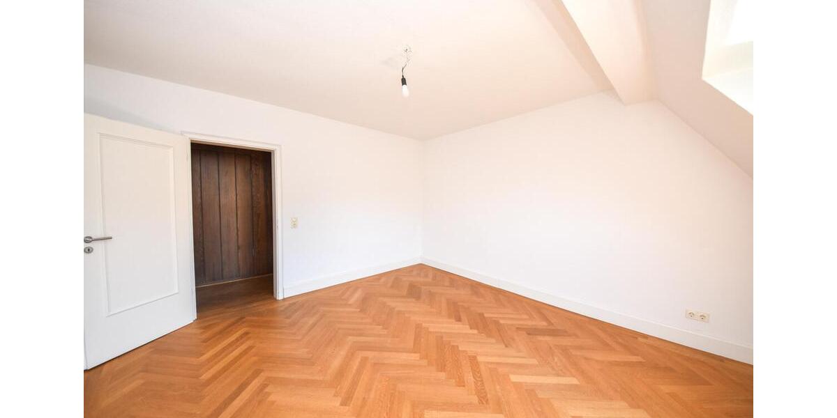 Dachgeschoßwohnung Aschaffenburg Österreicher Kolonie - 3.5 Zimmer, 105 m&sup2;, 1.080&euro; | Angebot:26536100